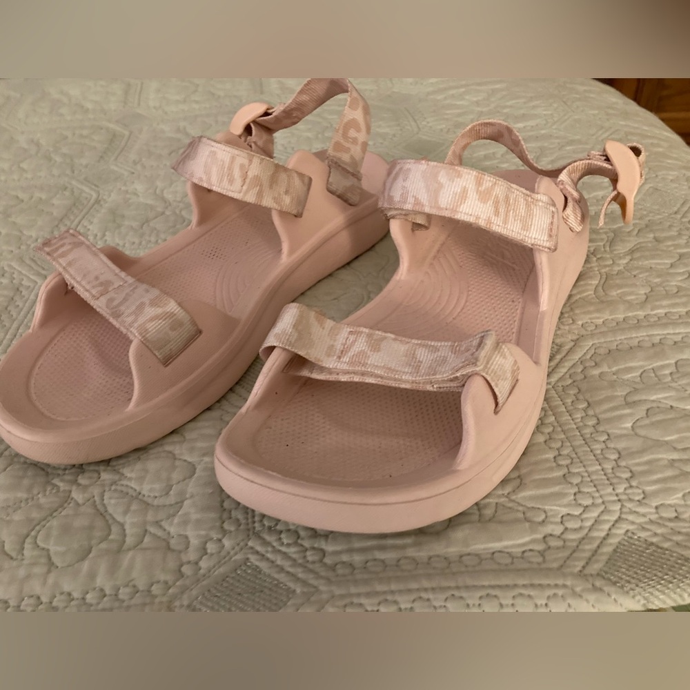 Blowfish Sandals Womens Lightweight Pink Velcro Straps for Perfect Fit So Comfy